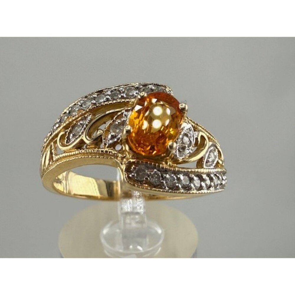 !4K Gold Ring with a natural Spinel and Accent Diamonds - Size 8.5